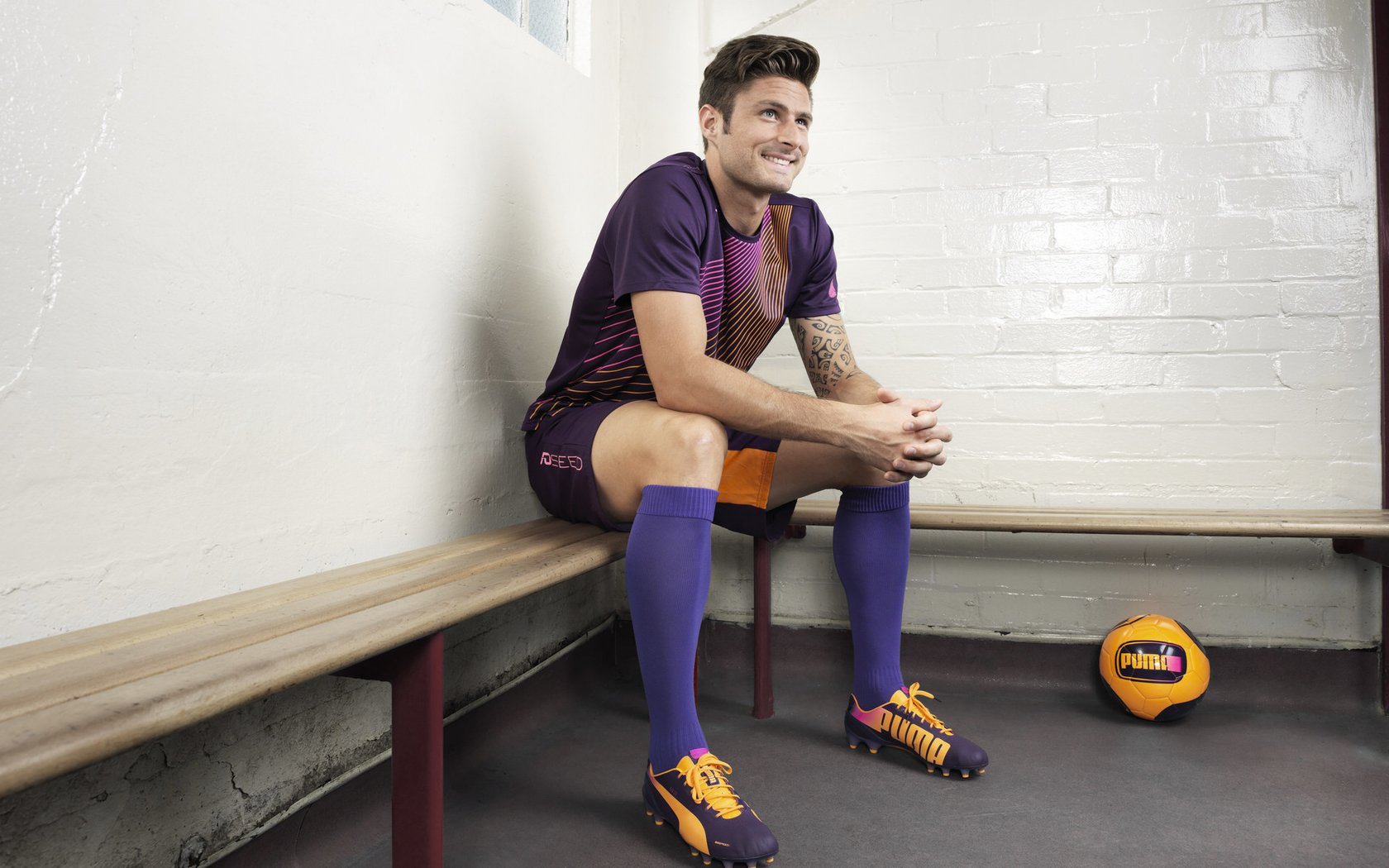 九游网页版官网入口-法国女子接力队默契提升明显，法国接机