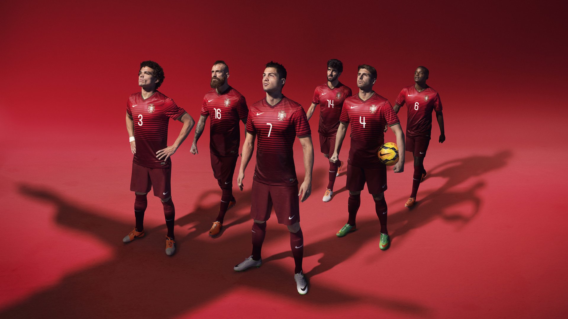 九游官网pc-达米恩·麦肯齐：凭借高效的跑动和敏捷的脚步，成为全黑队进攻的关键